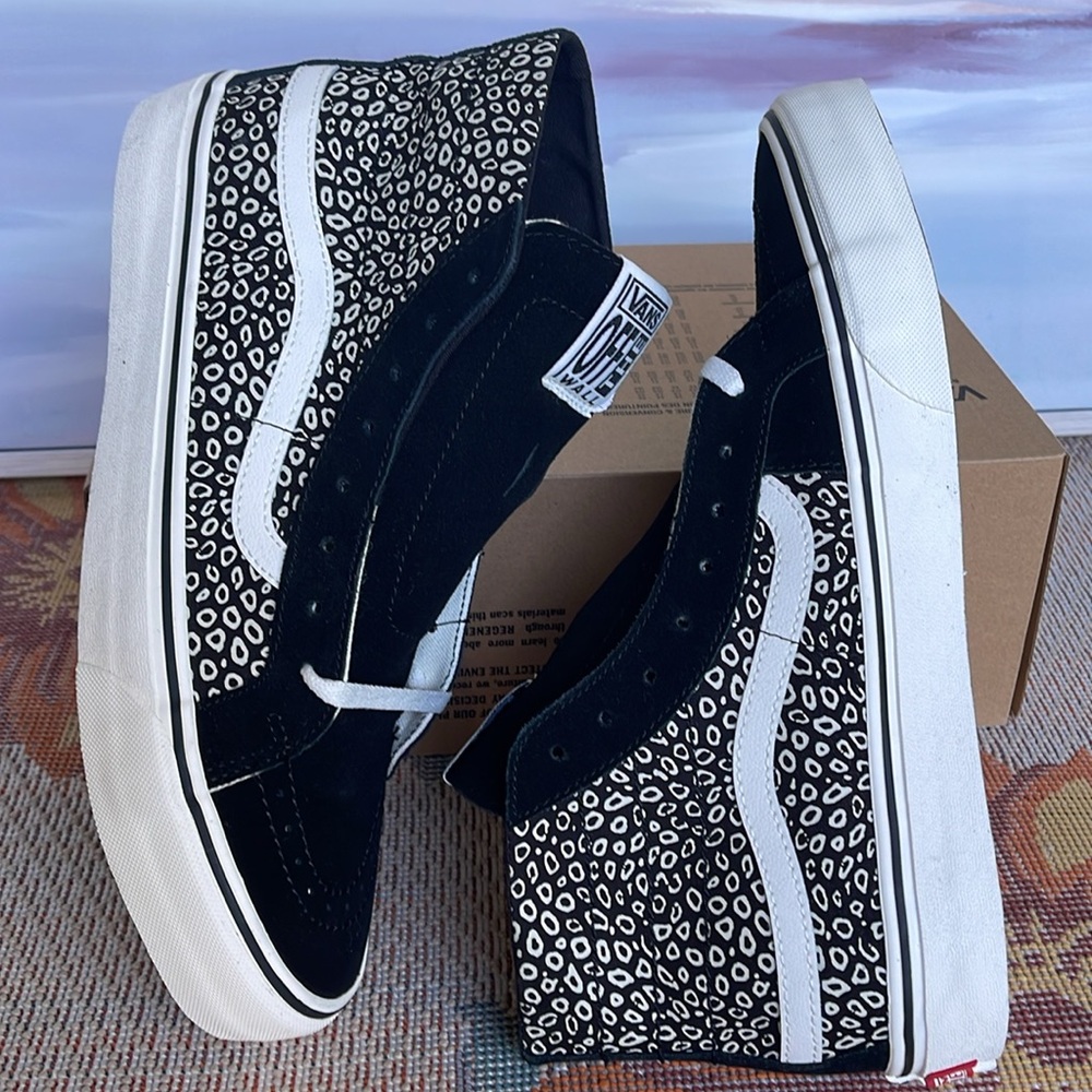 Vans Men’s Sk8-Hi 38 Deco
Sting Ray Black/Vintage White 
VN0A4BX64WM
Sneakers - Picture 12 of 16